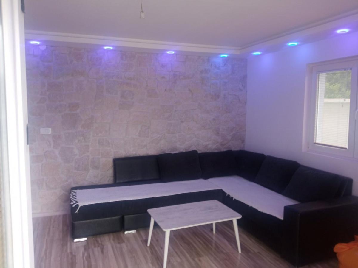 הוילה הרצג-נובי House With Pool - Mitrovic מראה חיצוני תמונה