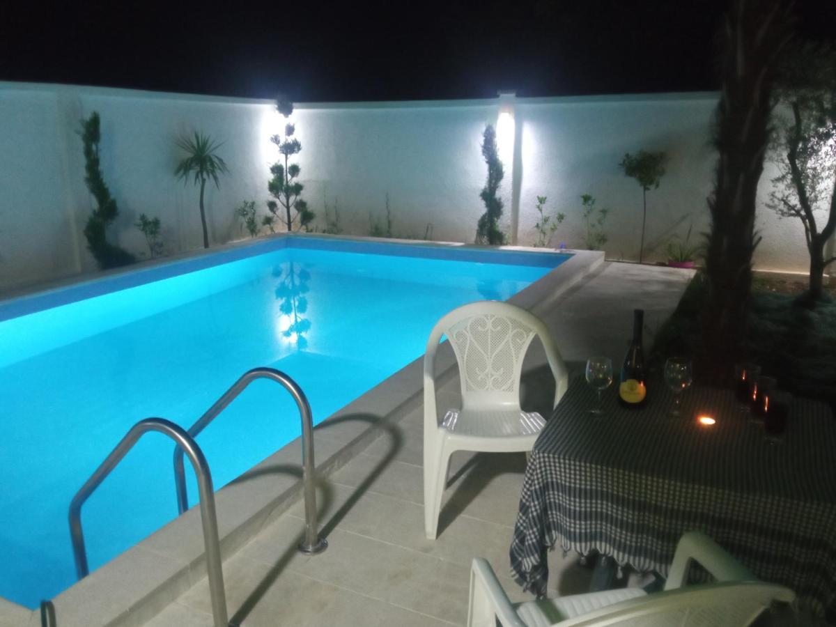 הוילה הרצג-נובי House With Pool - Mitrovic מראה חיצוני תמונה