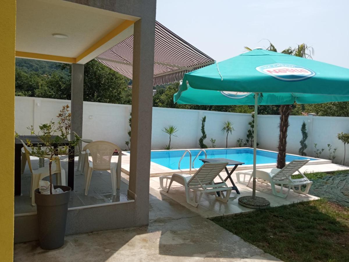 הוילה הרצג-נובי House With Pool - Mitrovic מראה חיצוני תמונה