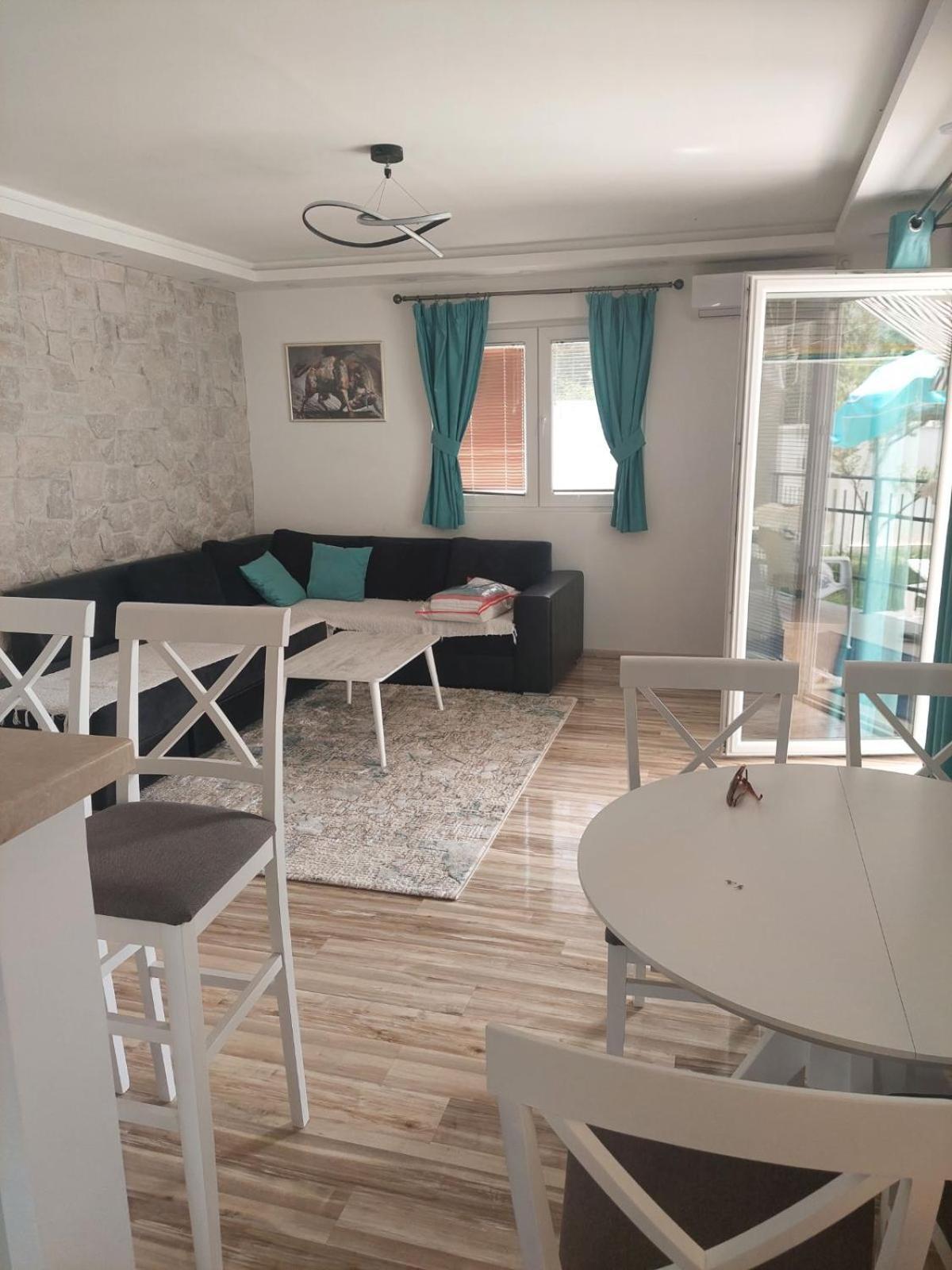 הוילה הרצג-נובי House With Pool - Mitrovic מראה חיצוני תמונה