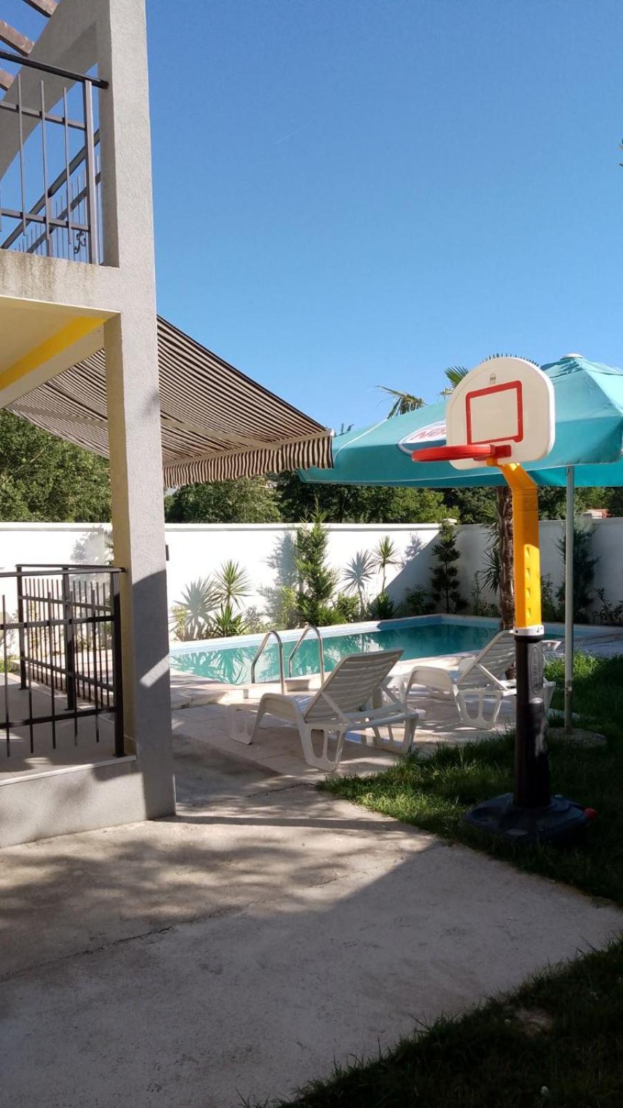 הוילה הרצג-נובי House With Pool - Mitrovic מראה חיצוני תמונה